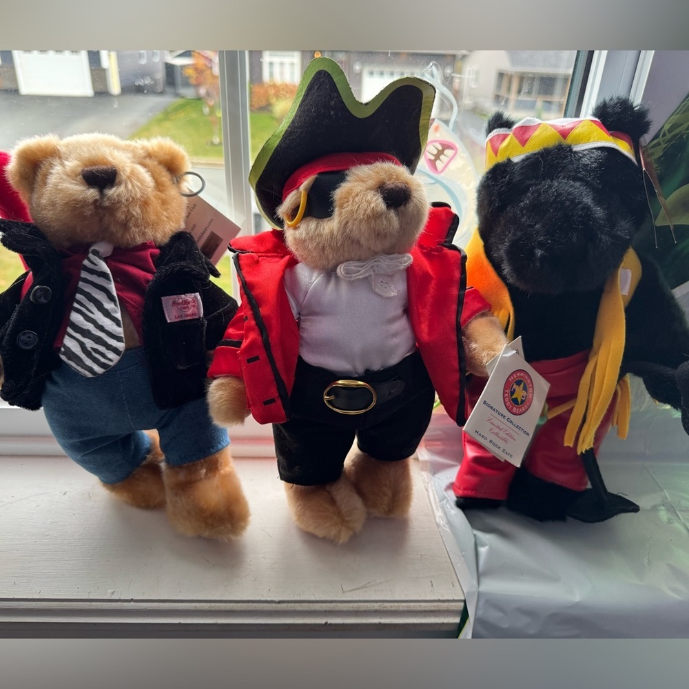 Set of 3 collectible Hard Rock Cafe Bears San Juan Hollywood and Los Angeles